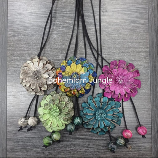 Collar Artesanal De Cuero Con Flor